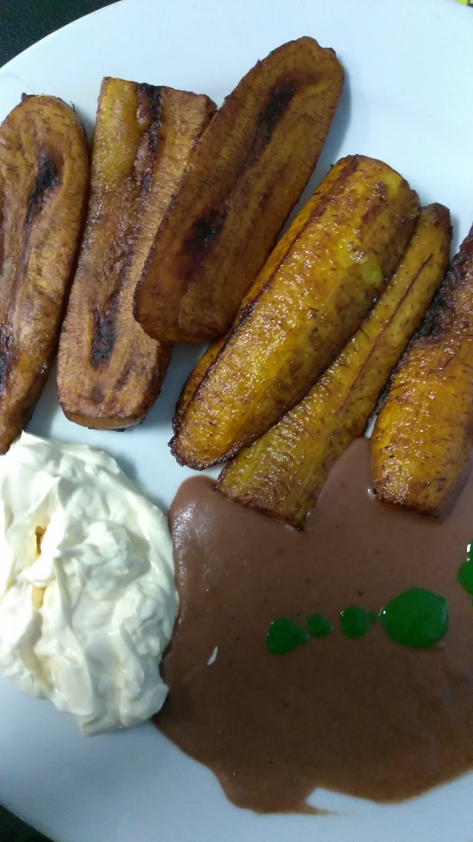 Plantanos Con Crema Y Frijoles